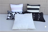 Indoor / Outdoor Toss Cushions