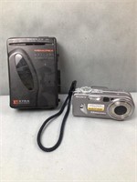 Vintage memorex portable cassette player/radio