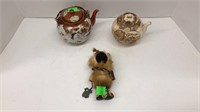 (2) vintage teapots (1) Native American doll