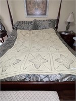 Vintage hand made crocheted twin/full blanket