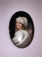 ANTIQUE HAND PAINTED BEATRICE CENCI BROOCH