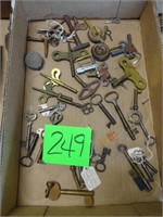 Vintage Keys Lot