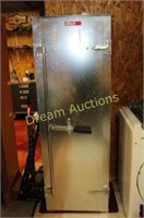 Metal Locking Cabinet incl Contents 24x20x70H
