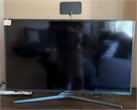 U - SAMSUNG 40 IN FLAT SCREEN WITH REMOTE AND TV A