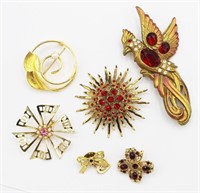 GROUP LOT OF GOLD-TONED VINTAGE BROOCHES