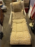 WICKER CHAISE LOUNGE W/CUSHIONS  60" X 24" X 36"