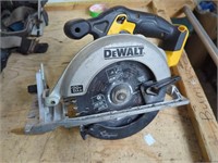 DeWALT Cordless Circular Saw DCS391 w/ Blade