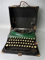 Vintage Remington Typewriter w/ Case