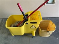 Rubbermaid mop system,  extra bucket,