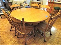 Oak Dining Table w/6 Chairs on Rollers/ 2 Leafs