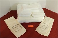 White bathroom towel set. 2 bath towels, 2 hand