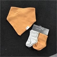 GERBER BABY SOCKS AND HAT SET A7