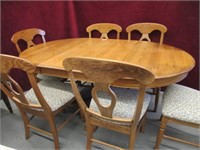 OAK DINING TABLE WITH TWO LEAVES