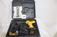 DEWALT CORDLESS ADJUSTABLE CLUTCH DRIVER/DRILL