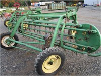 John Deere 64 Rake w/Dolly Wheel