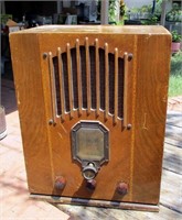 1930's Delco Radio - Intact - 8.5" X 13" X 16"