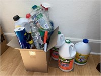LOT OF HOUSEHOLD CLEANING SUPPLIES