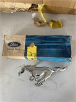 NOS Ford Mustang 1967 grill emblem