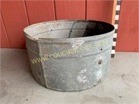 Galvanized tub with good bottom