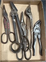 Variety of tin snips, mostly 10-12in