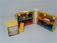 Vintage Playskool little people Play Family House
