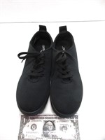 New size 7 1/2 easy street black shoes