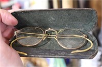 12KT GOLD FILLED EYEGLASSES AND CASE