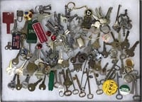 Lot of Vintage Keys & Smalls