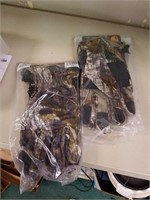 2 pairs of new carhartt camo gloves