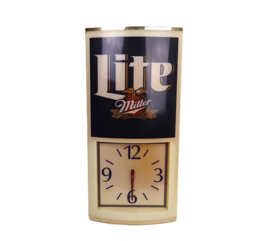 VINTAGE MILLER LITE LIGHTED BEER SIGN/CLOCK