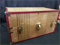 Vintage case w/dolls