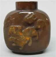 CHINESE CARVED AGATE SNUFF BOTTLE