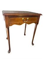 SOLID MAHOGANY QUEEN ANNE 1 DRAWER TABLE