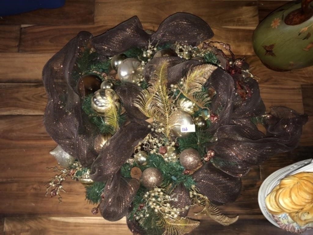 32" Christmas Wreath & Arrangement