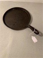 VINTAGE CAST IRON #8 STOVE 
GRIDDLE - MADE IN