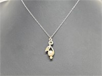 .925 Sterling Silver Pearl Pendant & Chain