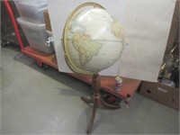 Globe terrestre sur pied en bois