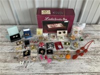 Brooches , Earnings and Jewelry Box