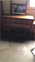 Broyhill 6 drawer dresser w mirror