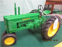 1/8 JOHN DEERE B- NARROW FRONT-NO BOX