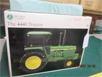 PRECISION JOHN DEERE 4440-NIB