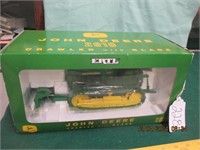 JOHN DEERE 2010 CRAWLER W/ BLADE-NIB