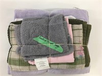 Lot of Excellent Condition Towels Great For Rags