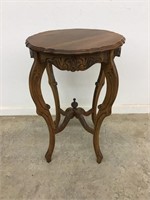 Gorgeous Pie Crust Wood Side Table