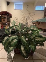ARTIFICIAL PLANT W/ PLUMES