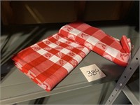 2 RED CHECKERED TABLECLOTHS