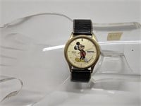 VINTAGE MICKEY MOUSE WATCH W/ FLEXIBLE METAL BAND
