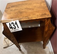 Side Table With Magazine Holders(Den)