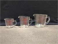 Set of 3 glass PYREX measuring cups
