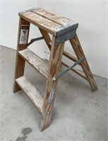 2’ wood ladder